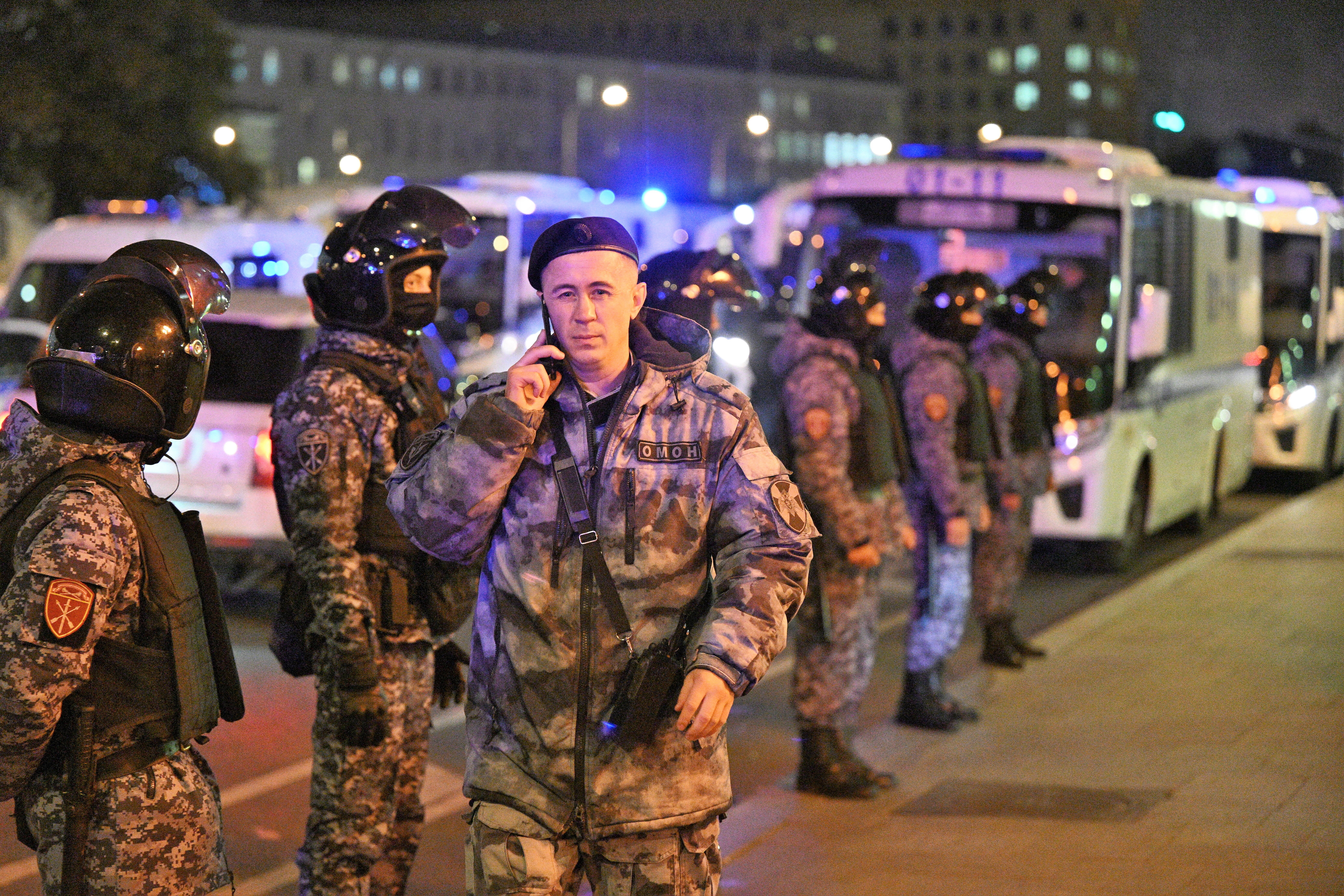 Putsch in Moskau? - Armee und Polizei verhaften hochrangige Militärs in Moskau! Verkehr lahmgelegt