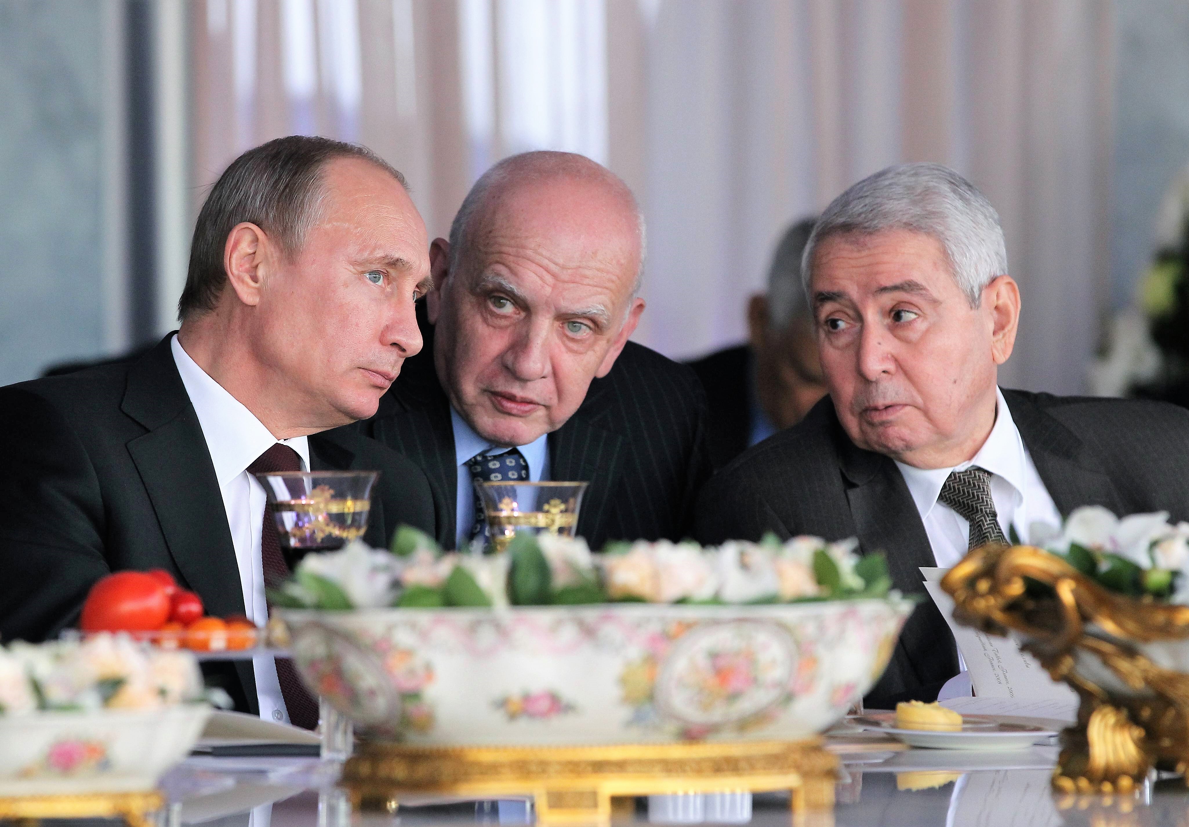 Aufstand gegen Putin! Russische Oligarchen geben ihren russischen Pass ab - wie lange kann Putin sich noch halten?