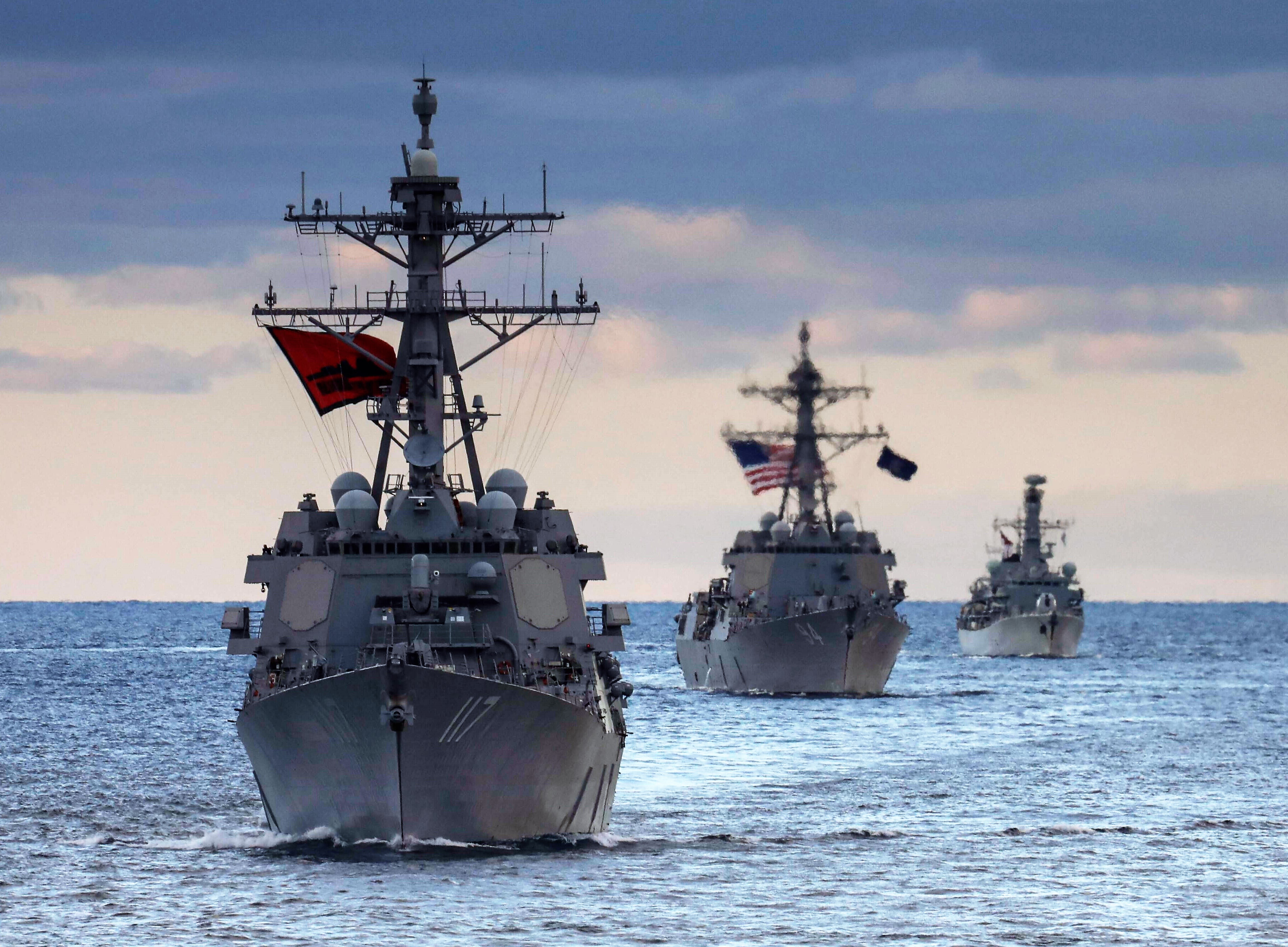 Seeschlacht zwischen NATO und russischer Marine droht! Putin droht Schiffe im Schwarzen Meer anzugreifen!