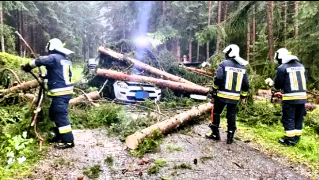 S-Bahn entgleist! Schwere Unwetterschäden in Deutschland! Ausnahmezustand und Alarmstufe Lila in mehreren Regionen