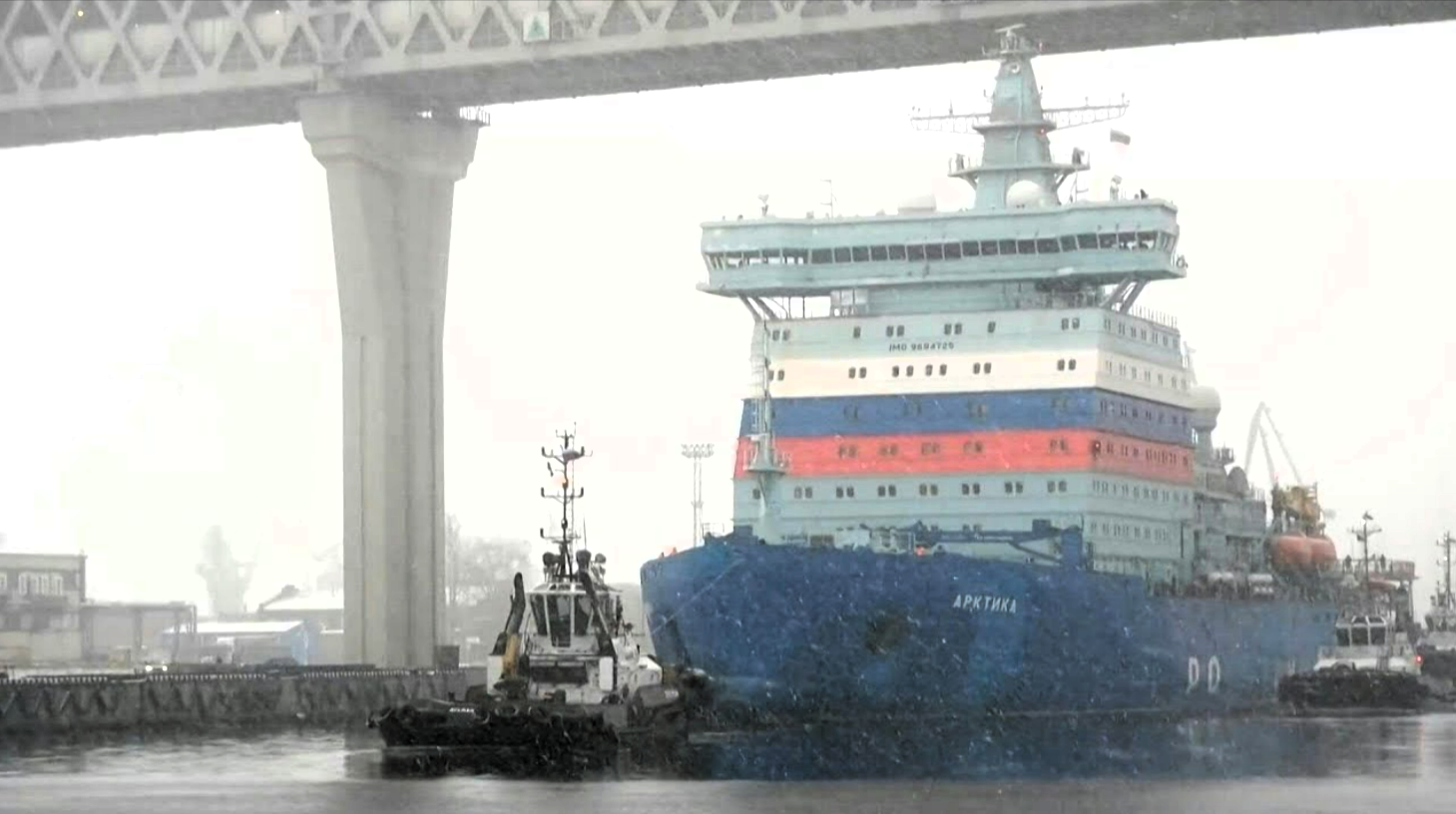 Putins furchterregender Atom-Eisbrecher vor Deutschland! Küstenwache begleitet Putins Atom-Riesen!