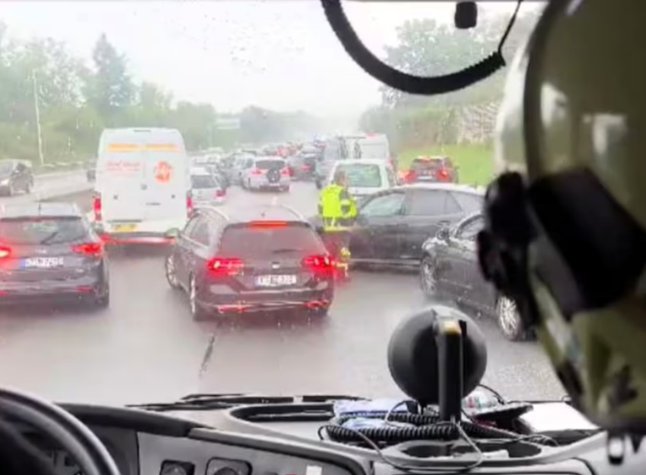 Deutsches Ehepaar stirbt bei Unfall auf Autobahn in Österreich - Rettungsgasse wurde blockiert!