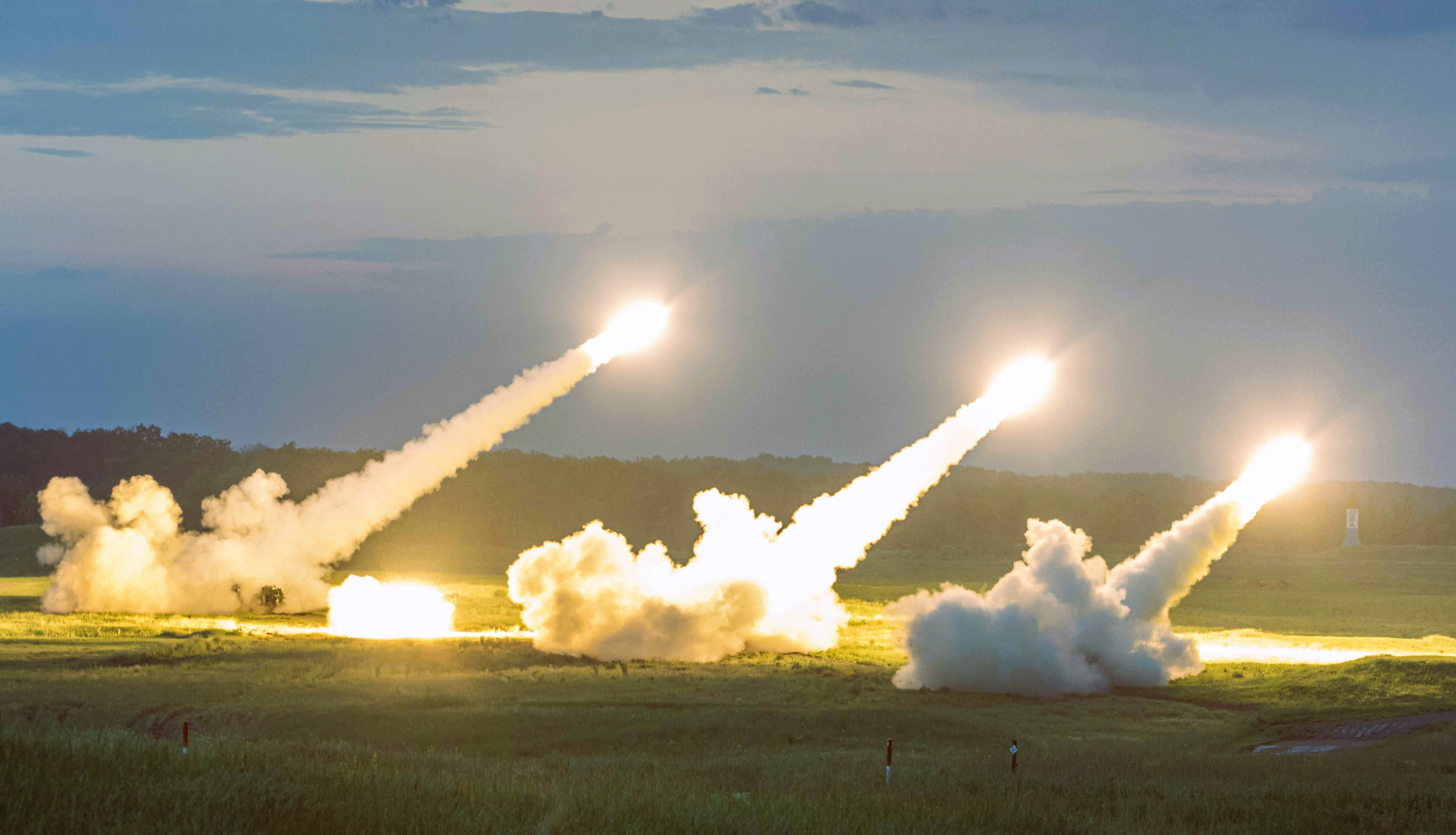 Putin tobt! HIMARS-Schlag vernichtet 4 russische Haubitzen auf einen Schlag - die Verluste gehen weiter!