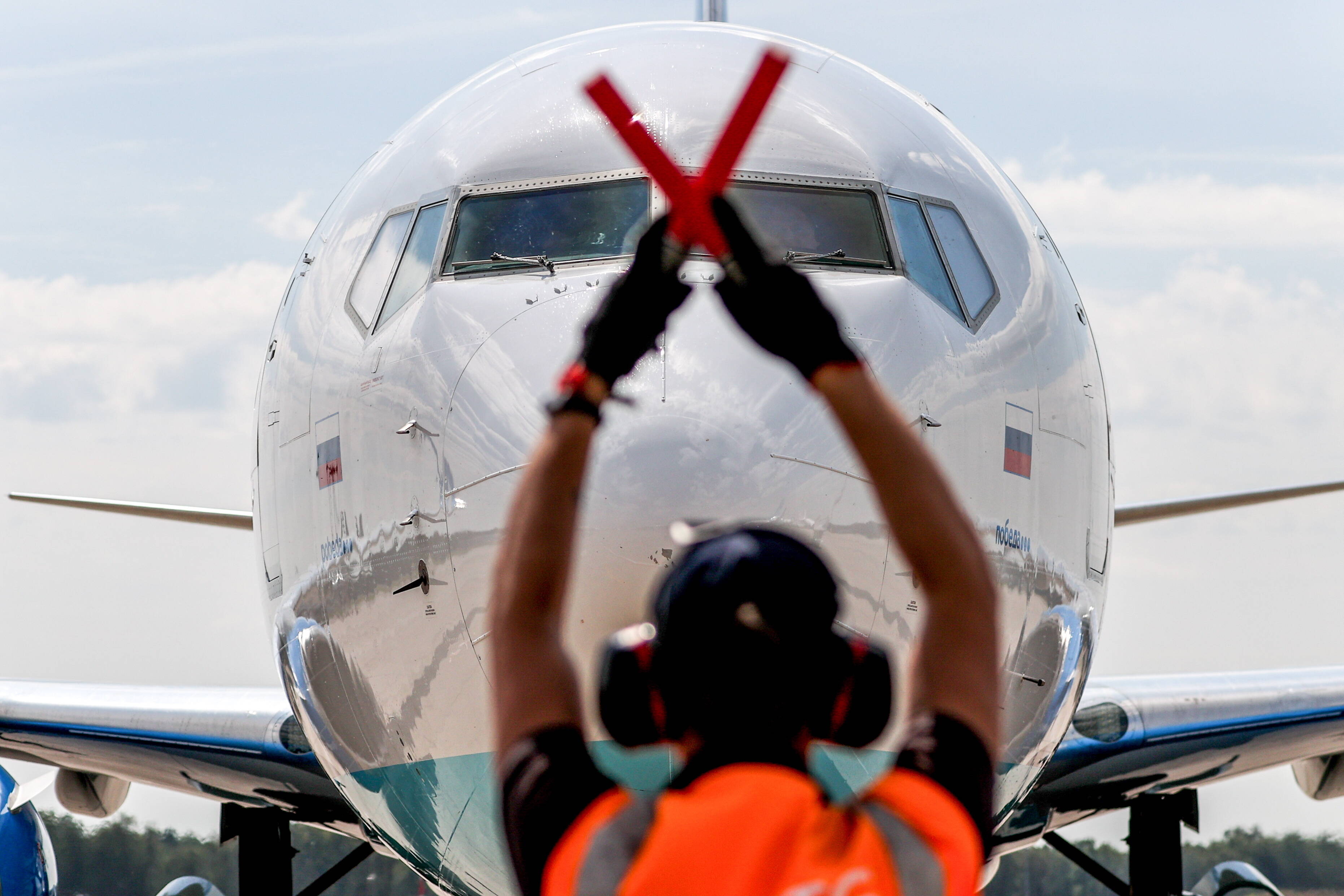 Eilmeldung - Flugzeug vom Blitz getroffen! Passagier-Maschine nach Deutschland in Schwierigkeiten!