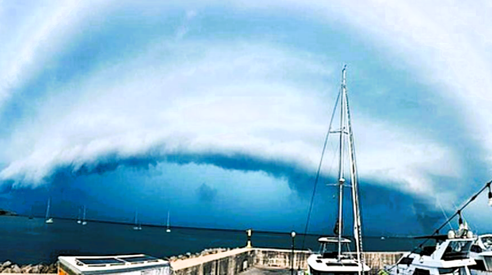 Wetter-Chaos auf Mallorca - Sogar Kreuzfahrtschiff losgerissen und Hoteldächer abgedeckt! Touristen in Panik