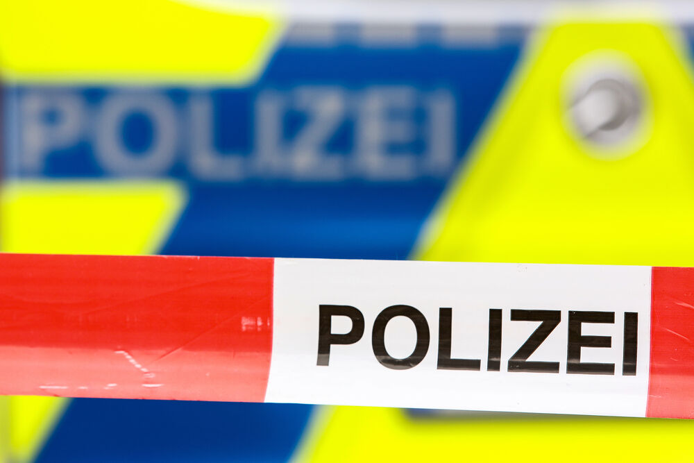 Messerangriff auf Polizisten! Angreifer wollte gezielt töten - Nur die Schutzweste rettet den jungen Beamten!