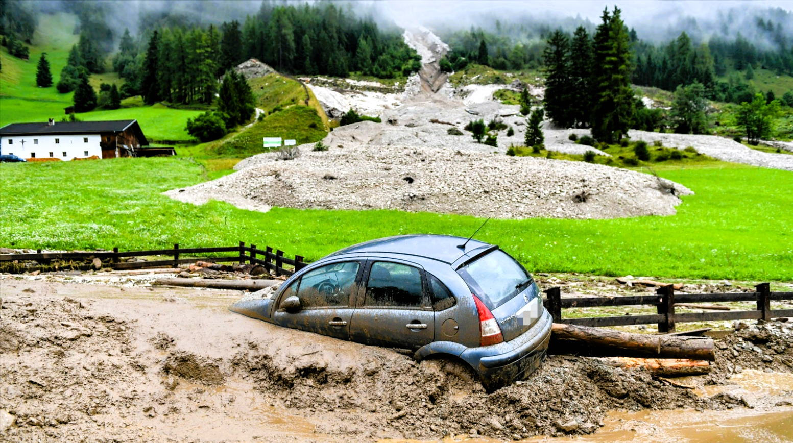 Erdrutsch verschüttet Tunnel! Nach Unwetter in Österreich - Erdrutsch verschüttet Tunnel am Arlberg