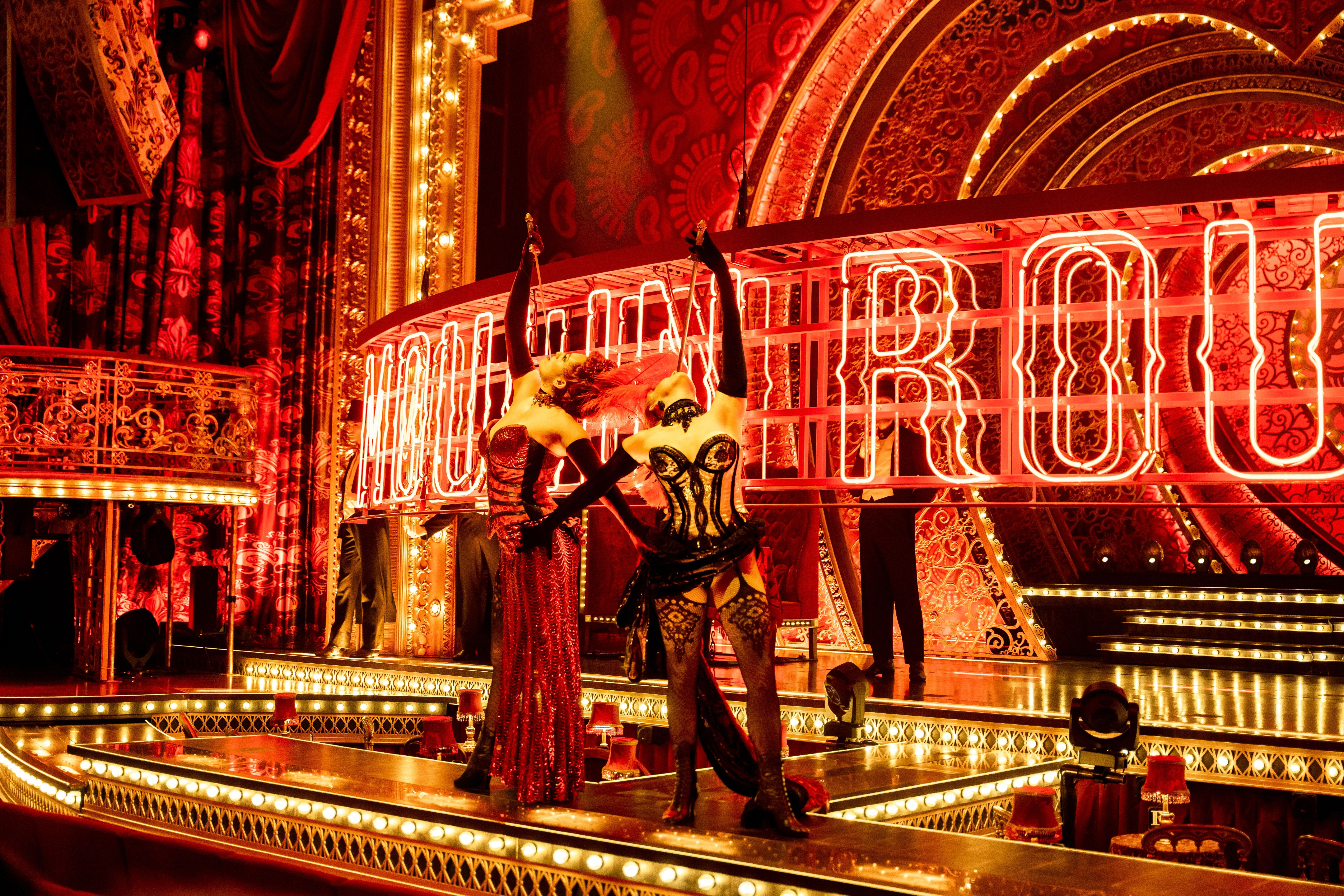 Moulin Rouge-vlog onthult waterchaos: sprinklers stoppen show en 19 voorstellingen weg
