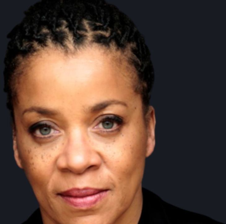 Schauspielern stirbt nach Zusammenbruch auf der Bühne! Trauer um TV- und Theaterstar!