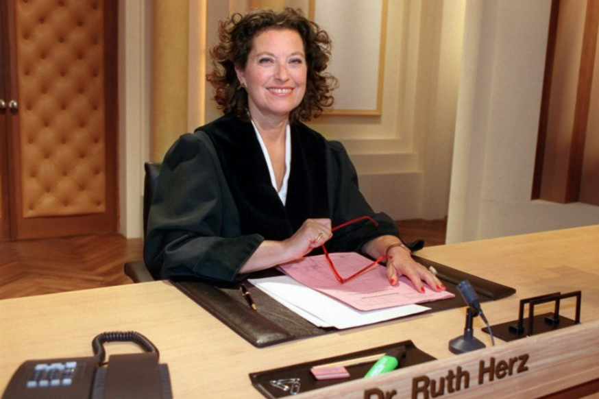 Trauer bei RTL! Beliebte TV-Ikone gestorben - Zuschauer geschockt über den Tod von RTL-Urgestein