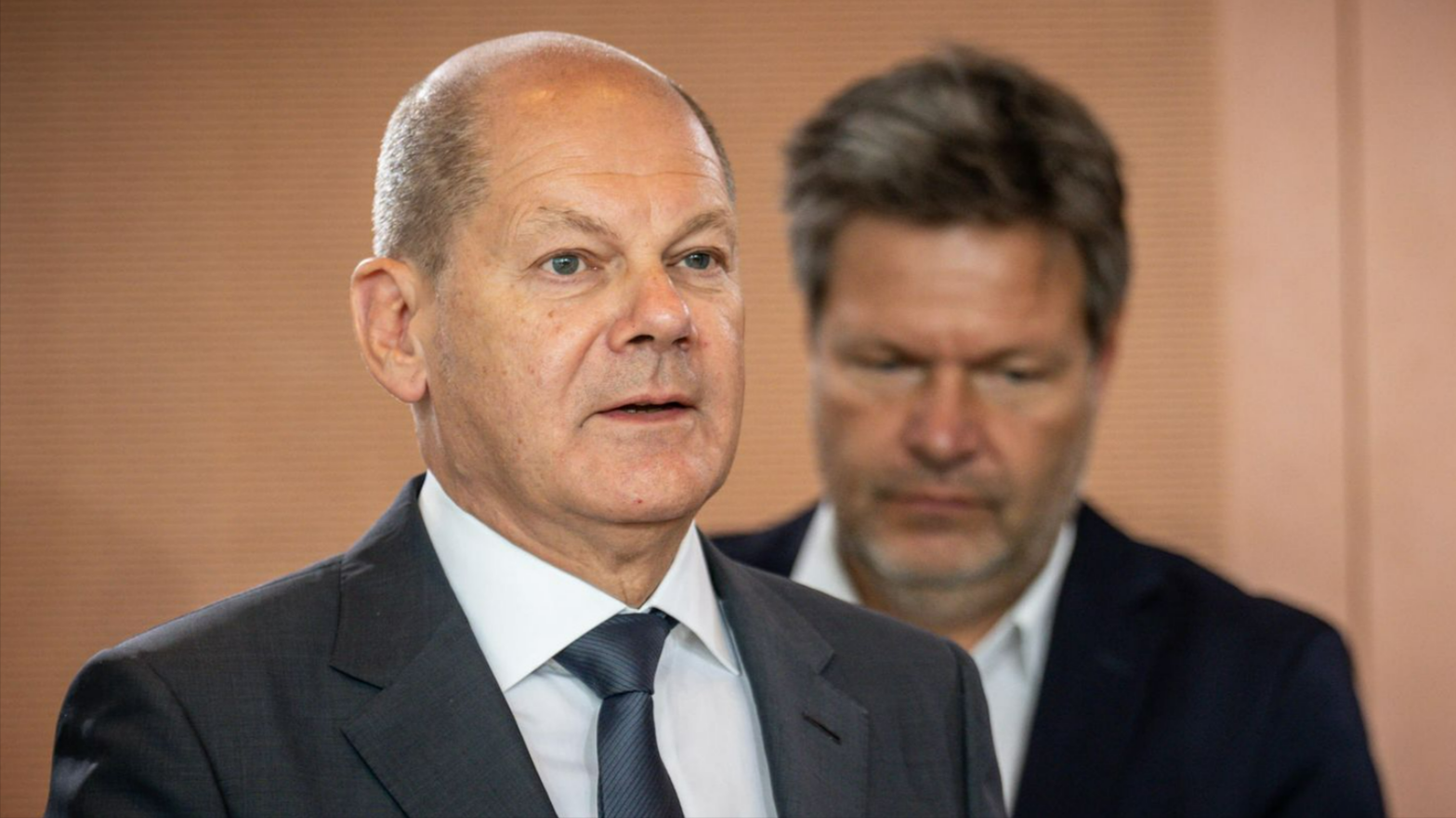 Umfrage-Katastrophe für Robert Habeck! Er stürzt ab - das denken die Deutschen wirklich über ihn!