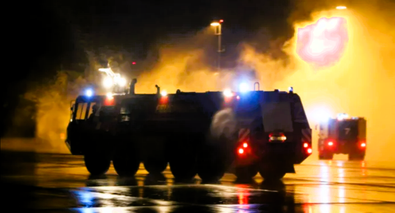 Feuerinferno auf italienischem Flughafen ausgebrochen - Passagiere in Angst! Flugverkehr noch lange gestört!