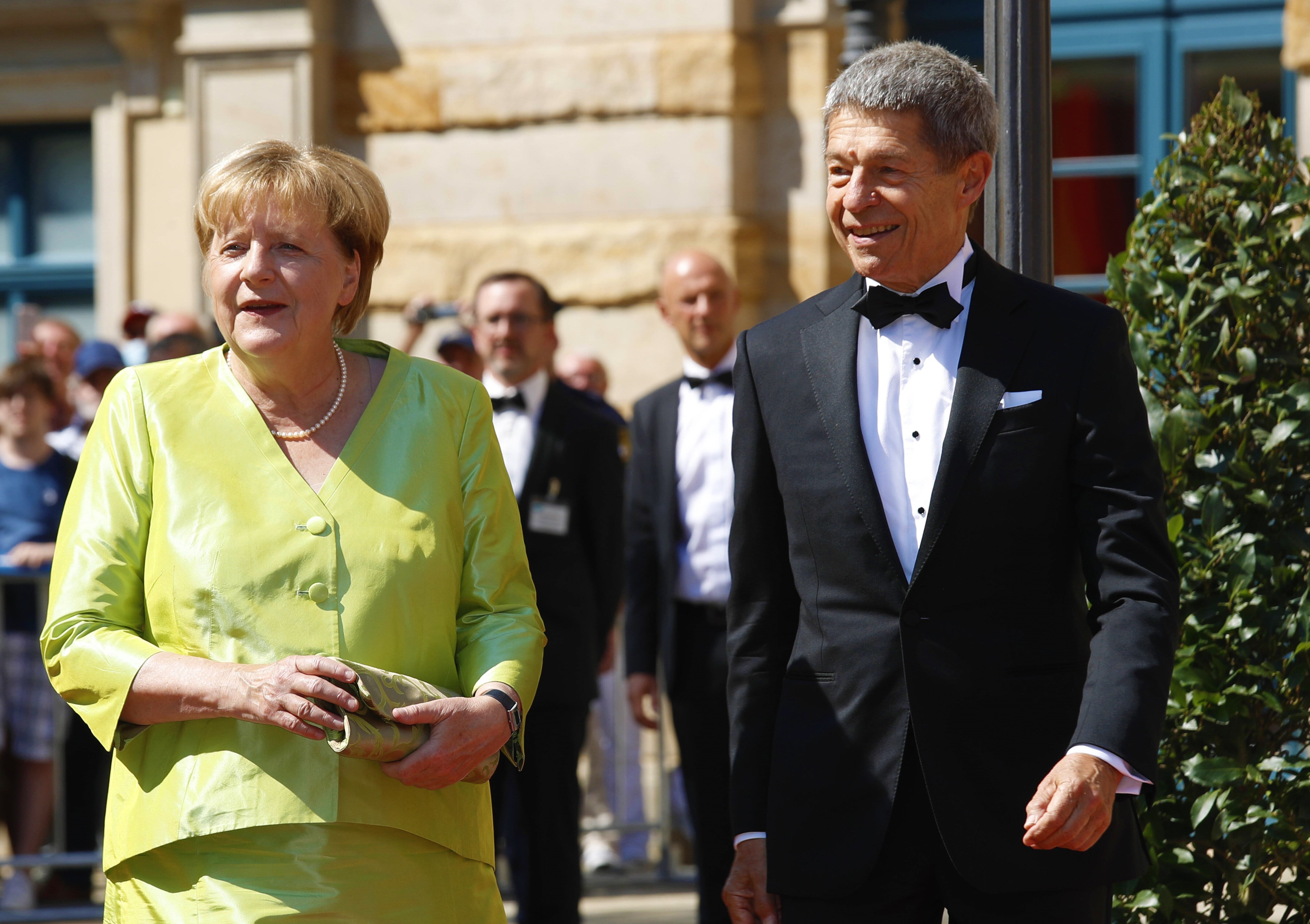 Ehekrise bei Angela Merkel! Ihr Mann, Joachim Sauer, lässt Sie eiskalt im Regen stehen!
