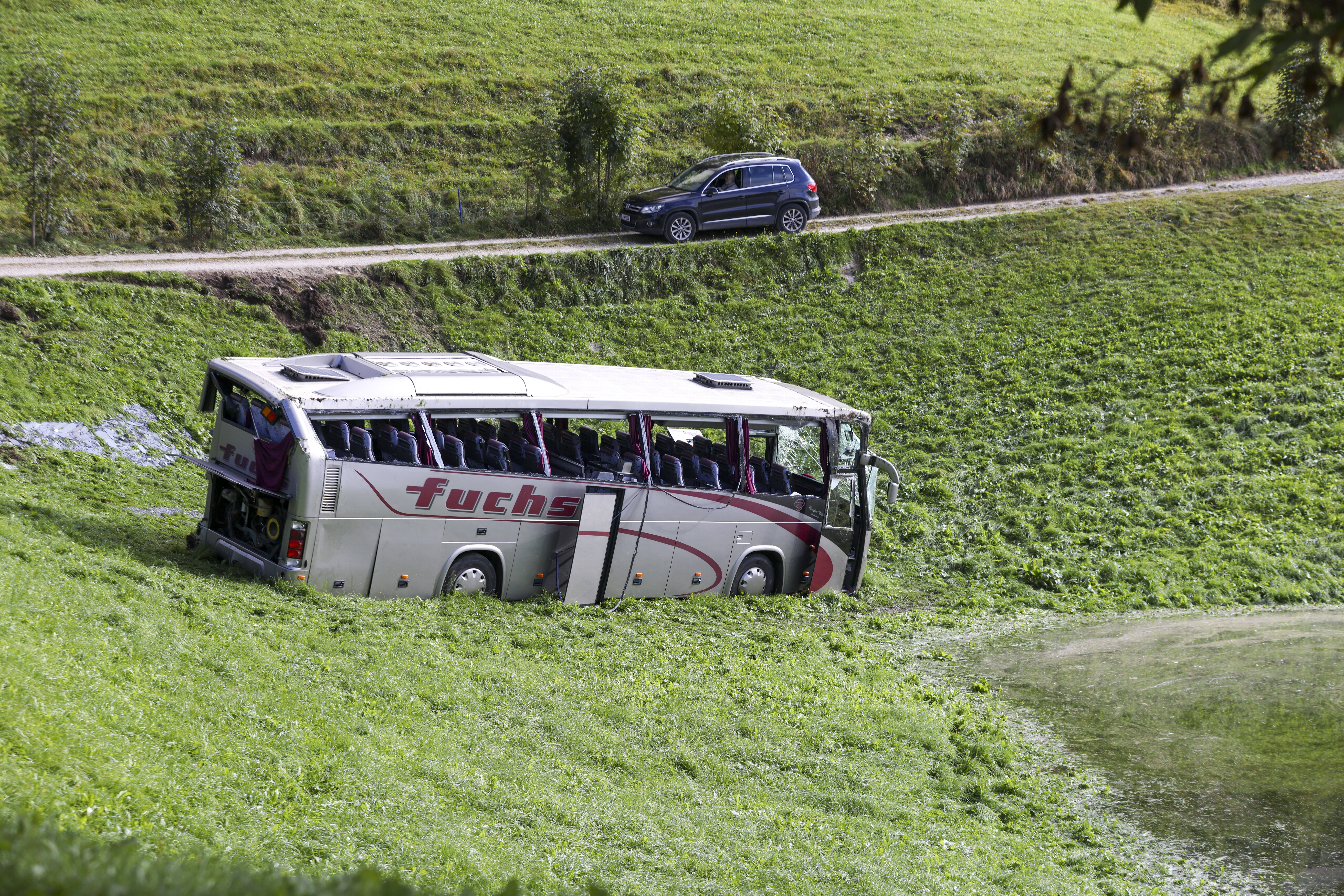 Tödliches Busunglück! 11 Menschen tot - Fahrzeug stürzte in einen Abgrund!