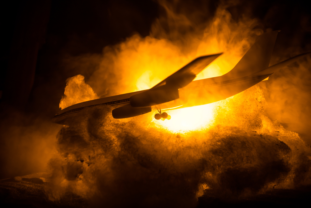 Notfall auf dem Flughafen! Boing 757 fängt nach Landung Feuer - 190 Passagiere mussten evakuiert werden