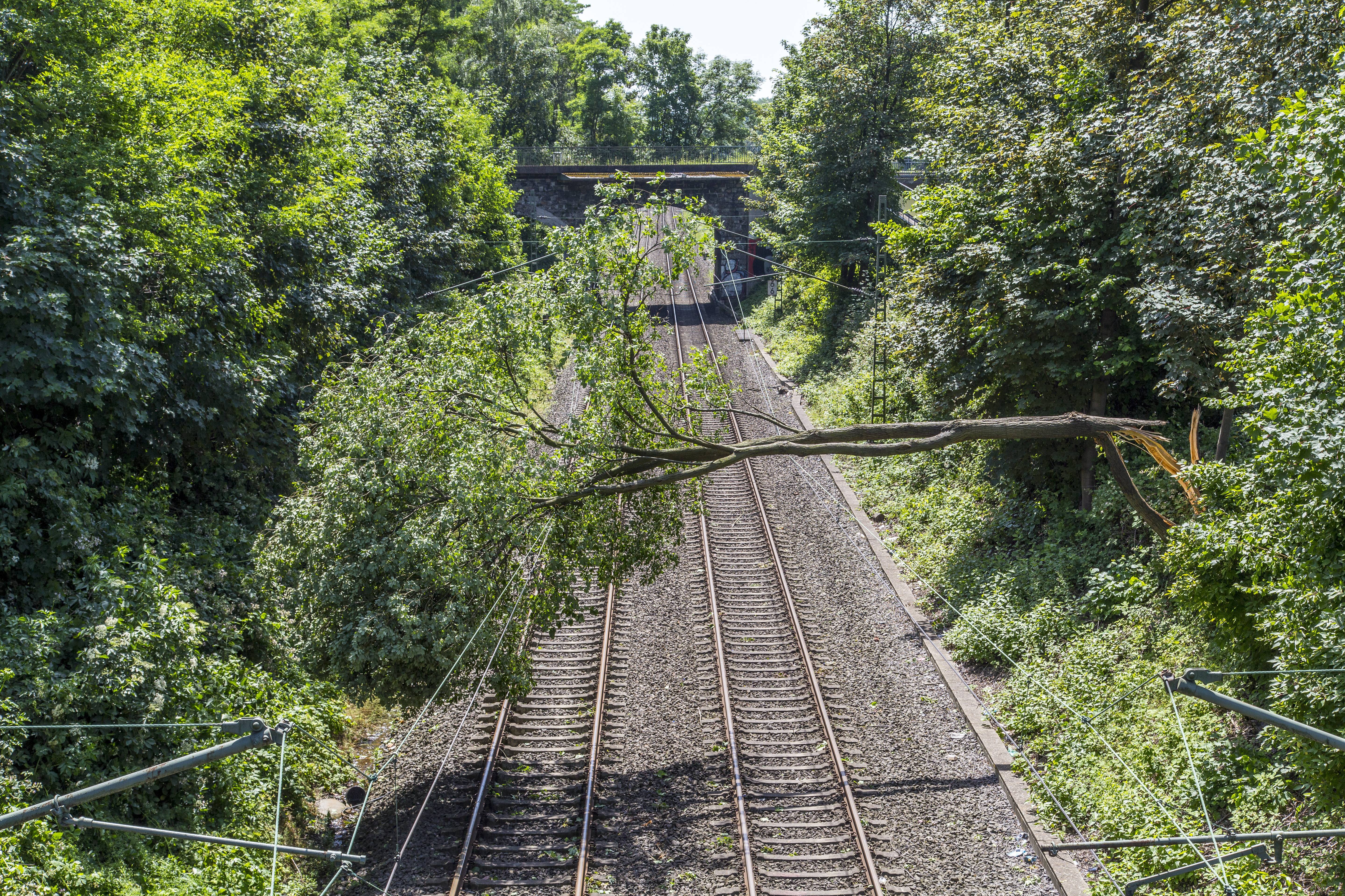 Schweres Unwetter über Deutschland - Mehrere Menschen wurden verletzt!
