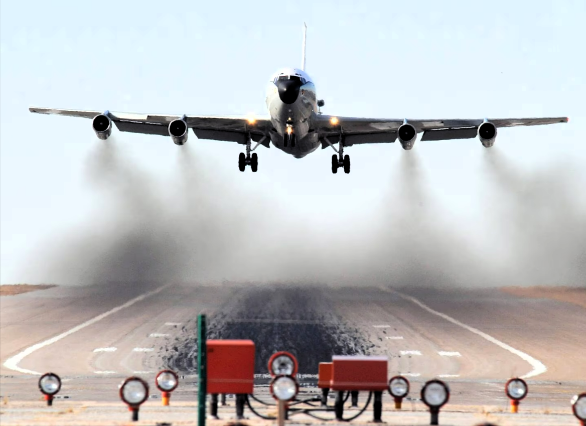 Notlandung - Pilot geht auf Toilette und stirbt - Dramatischer Vorfall an Bord eines Flugzeugs!