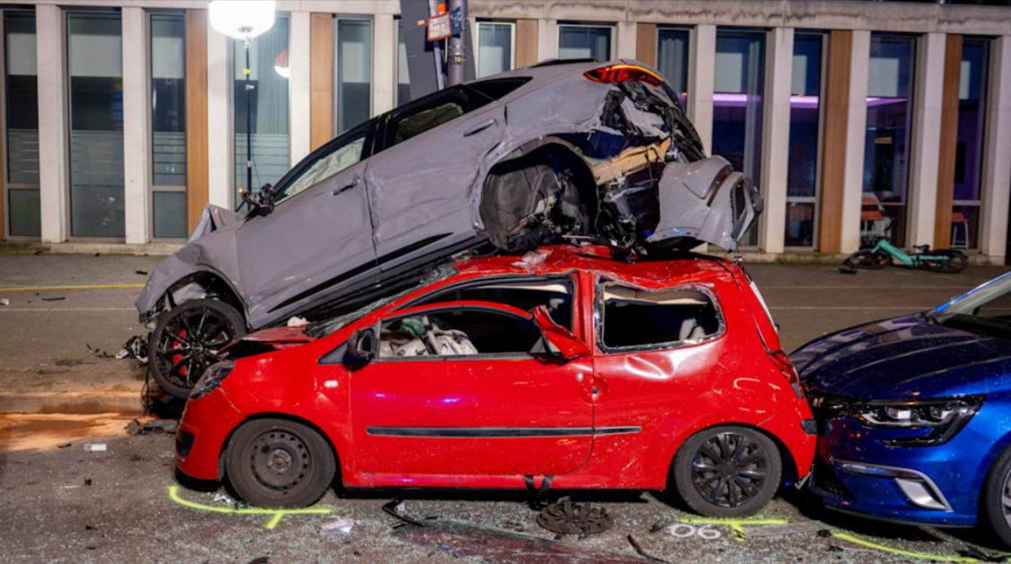 Unglaublicher Massen-Unfall! 10 Autos rasen ineinander, 14 Verletzte - Kölner Innenstadt ein Trümmerfeld!