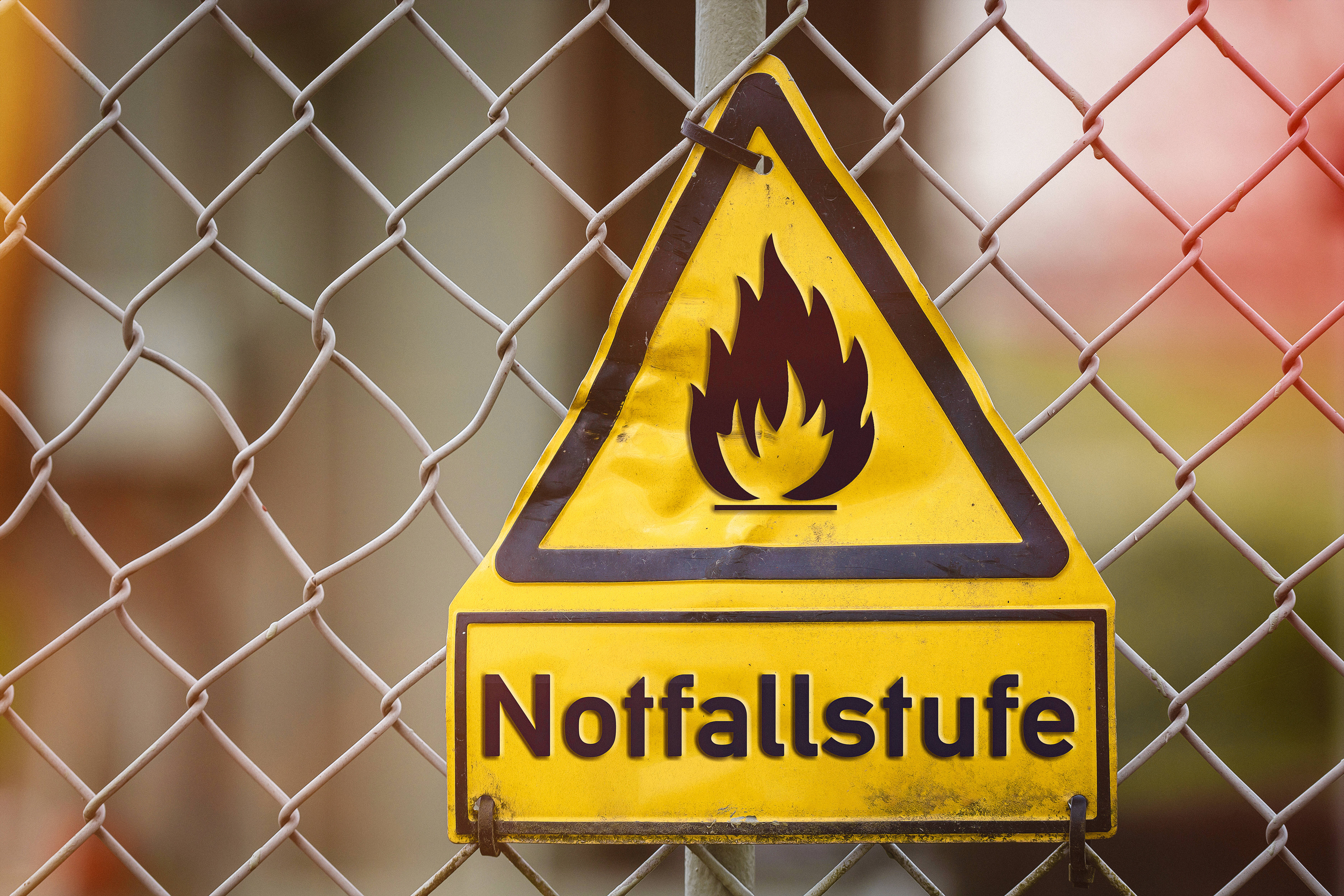 Gasleck! Feuerwehr warnt: "Lassen Sie die Fenster geschlossen"! Bereits 11 Verletzte nach Gasaustritt 