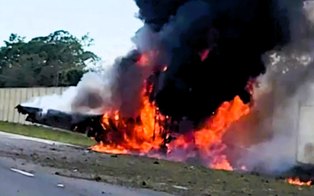 Deutschland: Flugzeug stürzt in Wohnviertel! Todesdrama - Maschine kracht in Wohnhaus